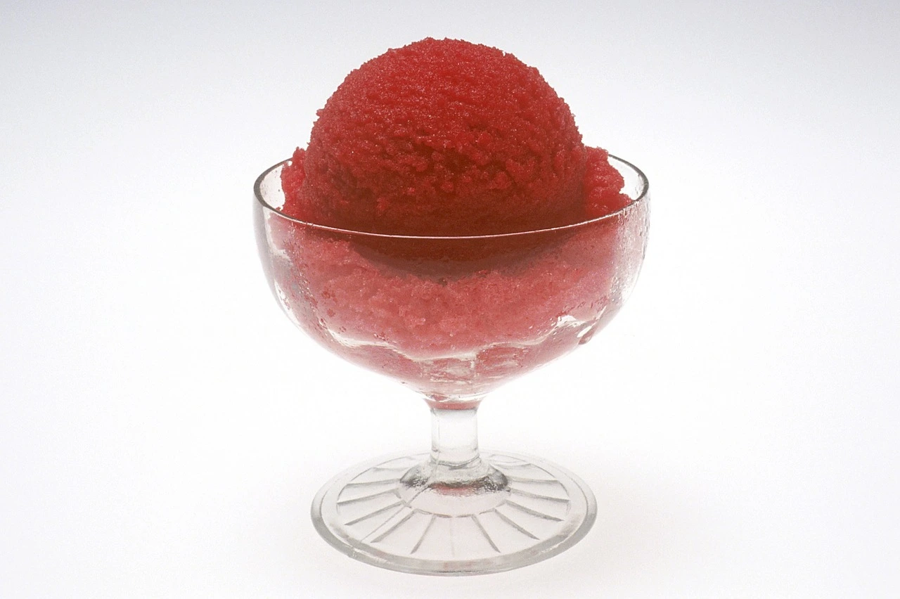 red-coloured sherbet in a glass