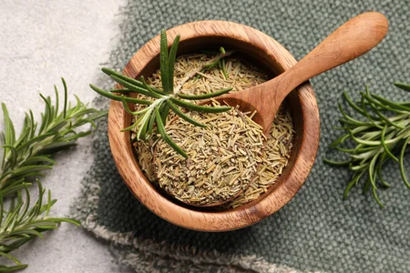 Fresh and dry rosemary benefits for health and skin